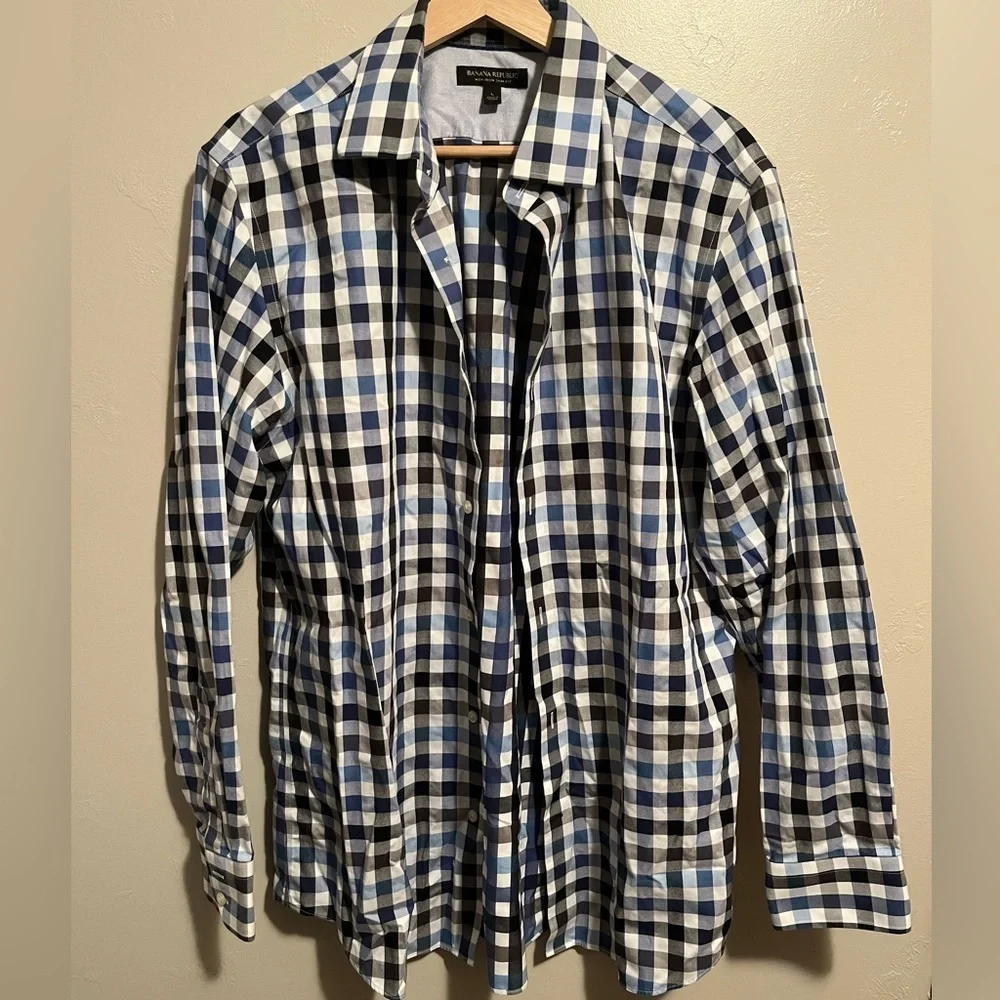 Banana Republic Men's Non Iron Tailored, Slim Fit Button Up Shirt